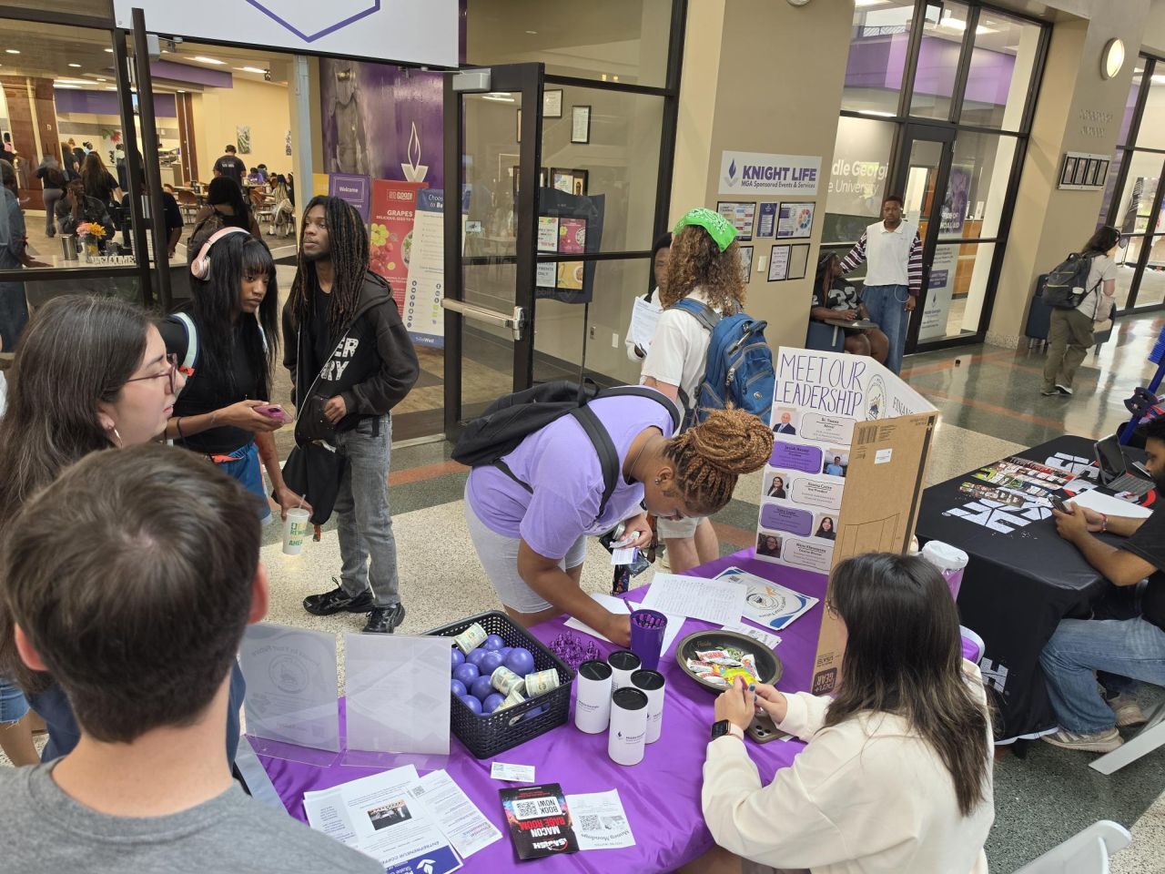 students signing up for more information about the finance and investment society at the recruiting table